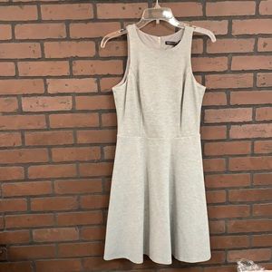 110-7 WhiteHouse Black Market grey zippered sleeveless dress size 4 basic